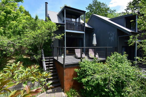 Cloudsong Chalet 3 - Close To The Village Centre! - Tourism Noosa 0