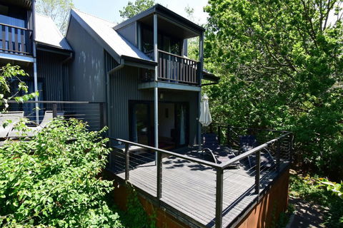 Cloudsong Chalet 4 - Close To The Village Centre! - Tourism Noosa 1