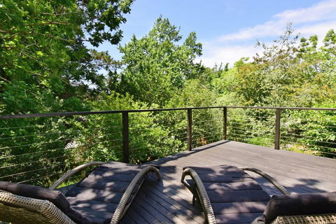 Cloudsong Chalet 4 - Close To The Village Centre! - Tourism Noosa 2