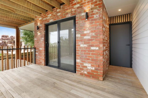 COASTAL BEAUTY ON BRUCE - Tourism Noosa 1