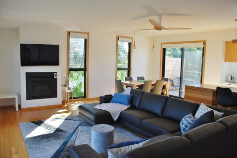 COASTAL BEAUTY ON BRUCE - Tourism Noosa 3