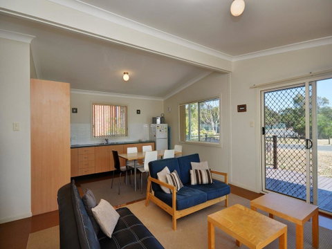 Coastal Cottage - Tourism Noosa 3