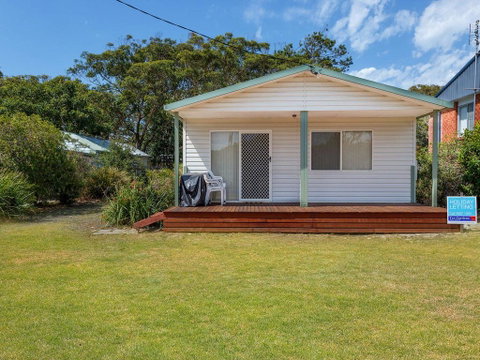 Coastal Cottage - Tourism Noosa 0