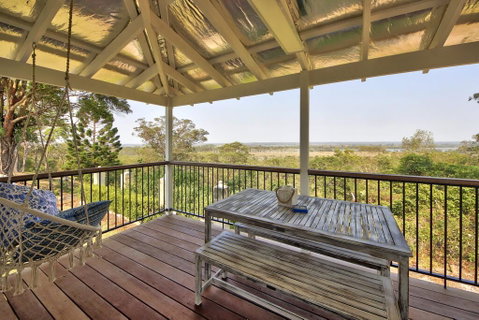 Coastal Hideaway - Tourism Noosa 3