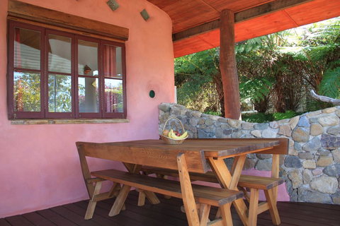 Cobhearthome - Tourism Noosa 3