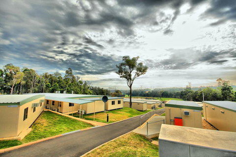 Collie Hills Accommodation Village - Tourism Noosa 0