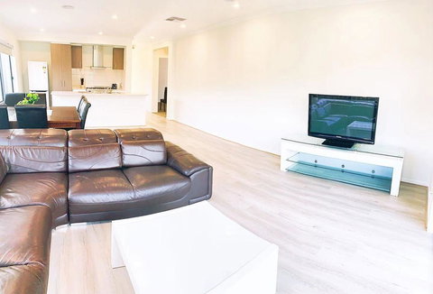 Comfortable 4BR 2Bath House Tarneit Melbourne - Tourism Noosa 2