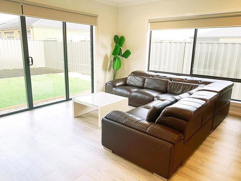Comfortable 4BR 2Bath House Tarneit Melbourne - Tourism Noosa 1