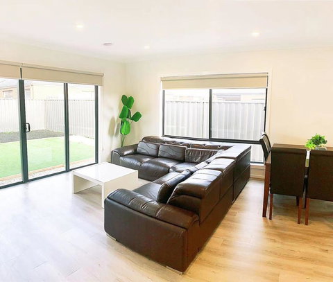 Comfortable 4BR 2Bath House Tarneit Melbourne - Tourism Noosa 3