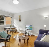Comfy one-bedroom unit between city and airport - Tourism Noosa