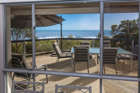 Coorumbene - 8 Scenic Way - Tourism Noosa 0