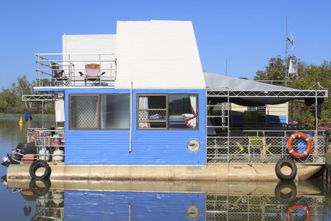 Corroboree Houseboats - Tourism Noosa 1