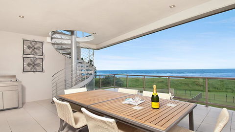 Costa Del Sol - WiFi And Austar - Tourism Noosa 1