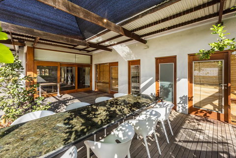 Cottesloe Eclectic House - Tourism Noosa 3