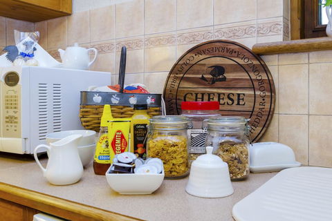 Country Pleasures Bed And Breakfast - Tourism Noosa 2