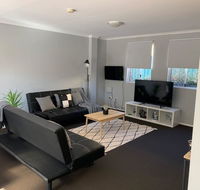 Cozy 3BR Townhouse in Liverpool CBD with parking - Tourism Noosa