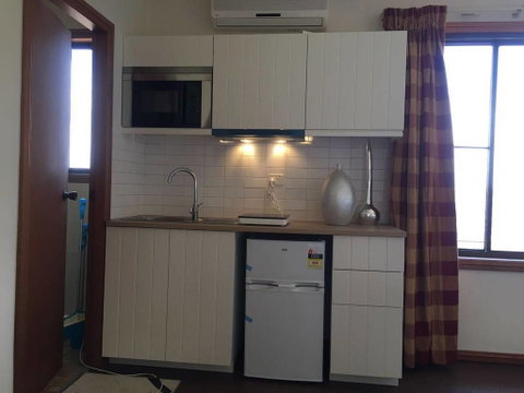 CozyStudioUnit In BeverlyHills (Train Accessible) - Tourism Noosa 2