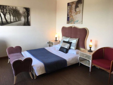 CozyStudioUnit In BeverlyHills (Train Accessible) - Tourism Noosa 0