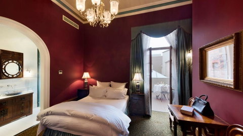 Craig's Royal Hotel - Tourism Noosa 2