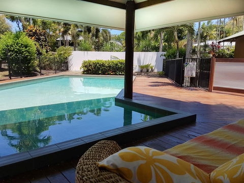 Crazy About Cairns Resort Living - 6 Bedrooms - Tourism Noosa 0