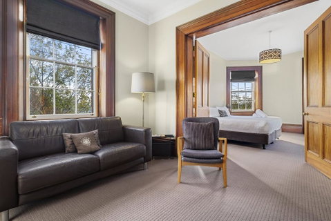 Cromwell Apartment - 3 Red Doors Battery Point - Tourism Noosa 1