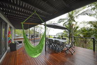 Crusoe's Beach House - Airlie Beach