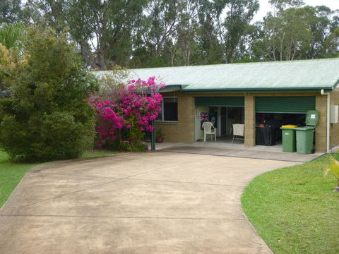 Dad & Alice's Place - Tourism Noosa 0