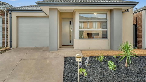 Daisy Villa - Close To Mel Airport & Hume Highway -Comfort - Tourism Noosa 0