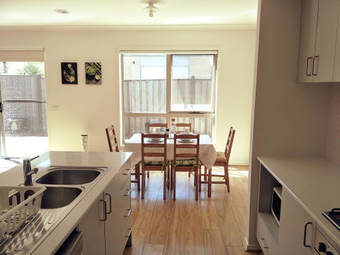 Daisy Villa - Close To Mel Airport & Hume Highway -Comfort - Tourism Noosa 3
