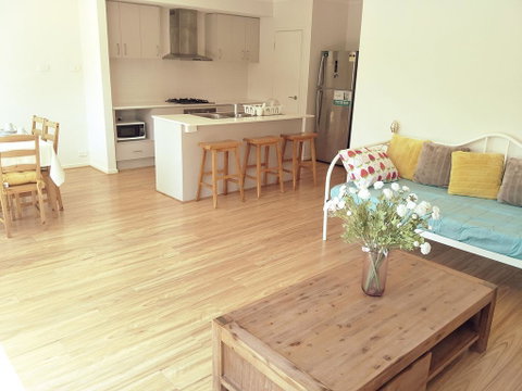 Daisy Villa - Close To Mel Airport & Hume Highway -Comfort - Tourism Noosa 1