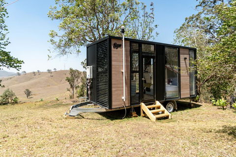 Dam It Getaway Tiny House - Tourism Noosa 0