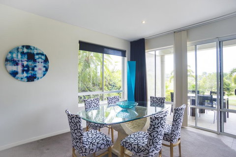 Daybreak On The Greens - Tourism Noosa 1