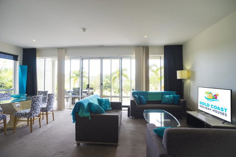 Daybreak On The Greens - Tourism Noosa 3