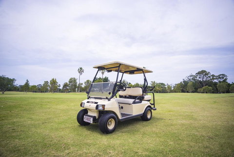 Daybreak On The Greens - Tourism Noosa 0