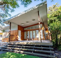 Decked out for a Fantastic Holiday - Winnett St Woorim Upstairs only - Tourism Noosa