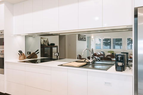 Deco Beach Luxury Apartments - Tourism Noosa 2