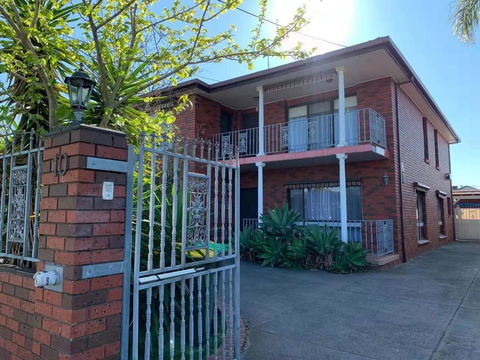 Delicate And Cozy Bedroom In Bentleigh East - Tourism Noosa 1