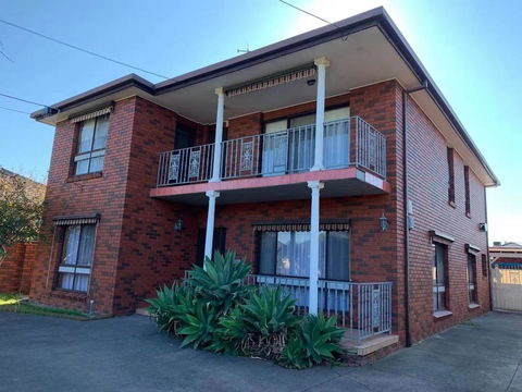 Delicate Bedroom In Bentleigh East - Tourism Noosa 1