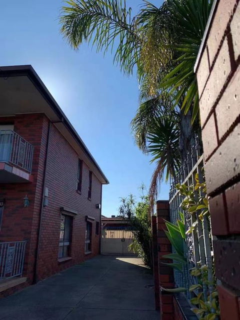 Delightful Bedroom In Bentleigh East - Tourism Noosa 3