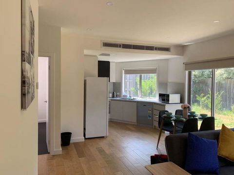 Delightful Bedroom In Bentleigh East - Tourism Noosa 1
