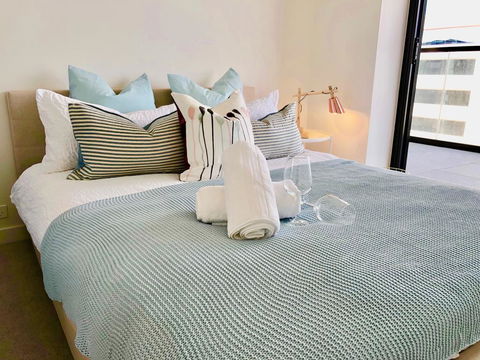 Deluxe And Brand New Lakeside Apartment - Tourism Noosa 1