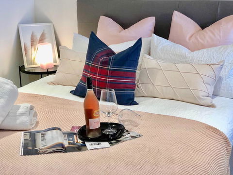 Deluxe And Brand New Lakeside Apartment - Tourism Noosa 2