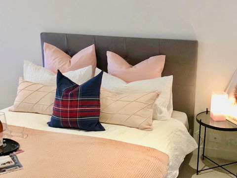 Deluxe And Brand New Lakeside Apartment - Tourism Noosa 3