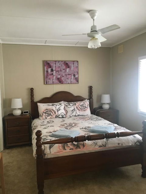 Desert Flower Cottages On Wolfram St - Tourism Noosa 1