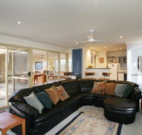 Dolphin 3 Bedroom House by Shoalwater Executive Homes - Tourism Noosa
