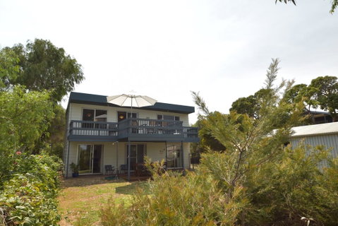 Dolphin Dreaming - 16 Dolphin Avenue - Tourism Noosa 0