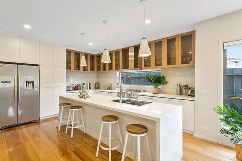 Dromana 300m Beach Shops And Cafes Table Tennis - Tourism Noosa 1