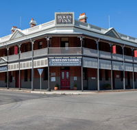 Duke's Inn - Tourism Noosa