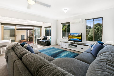 Easy Living Rosebud - Tourism Noosa 0