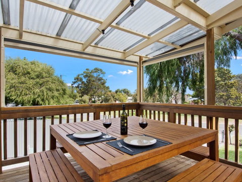 EdAn Beachhouse - 21 Laronde - Tourism Noosa 0